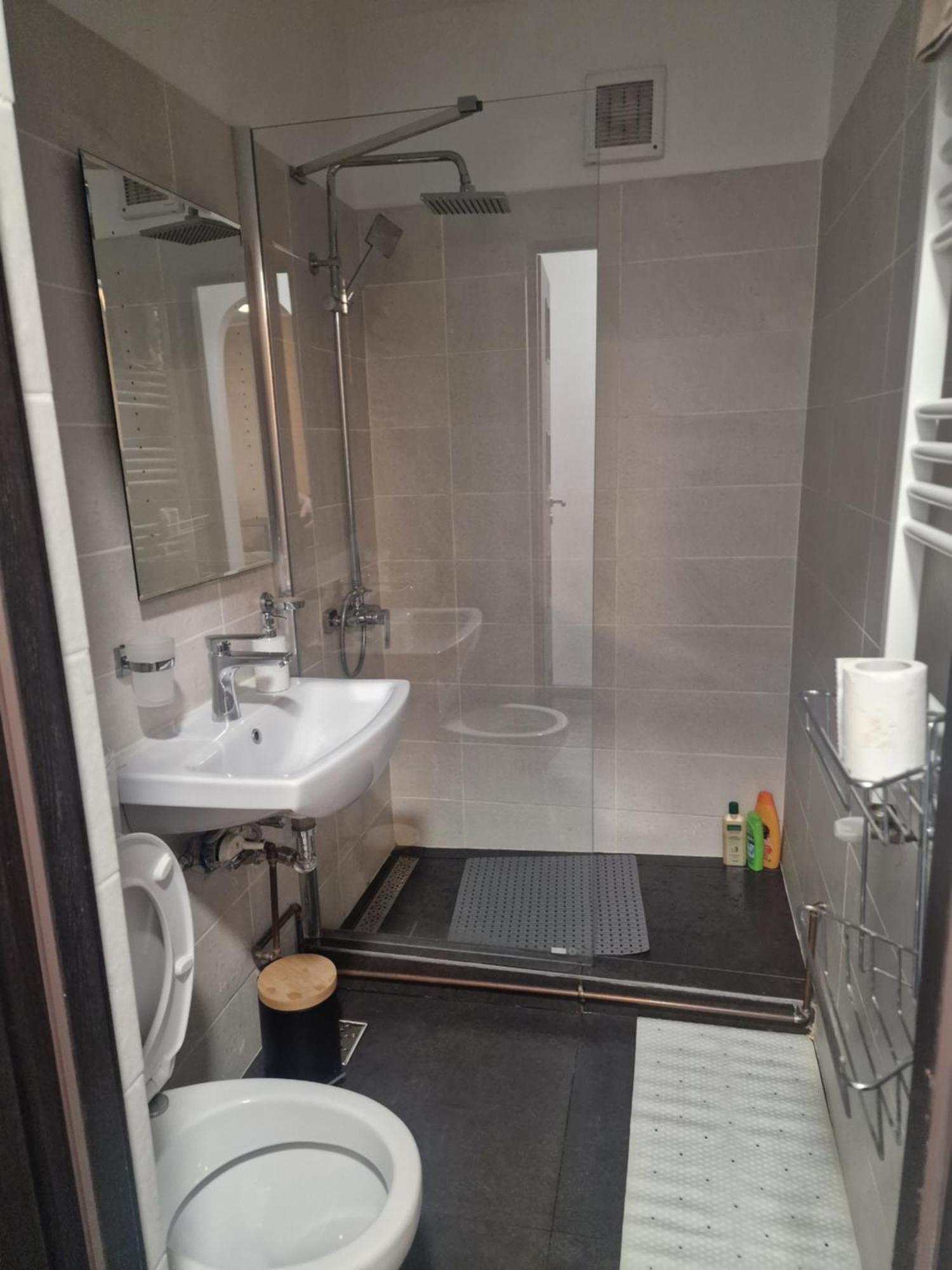 Apartament Gara De Nord Boekarest Buitenkant foto